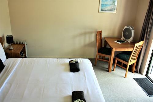 Owen River Tavern & Motels