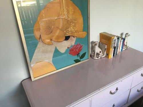 Sunny, Stylish & 2 Minutes From The Beach