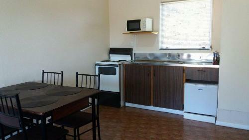 Pioneer Motel