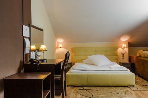 Dworek R�?any Hotel & Restauracja