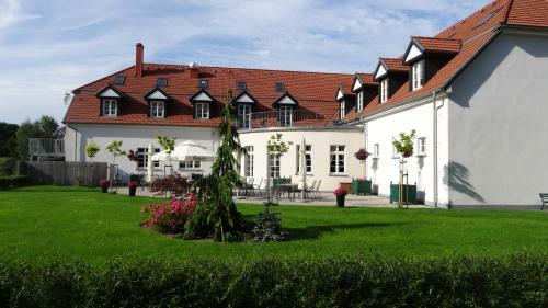 Hotel Folwark ?emino
