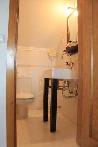 Spacious Villa In Azeit�o (with Private Pool)