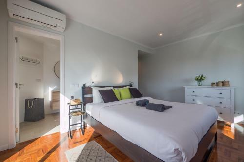 Beguest Sun & Pool House