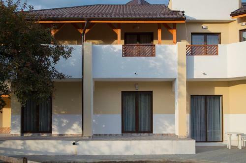 Hostal Pensiune Casa Ampeia