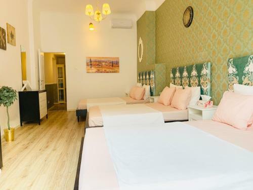 Royal Turquoise Apartment Old City