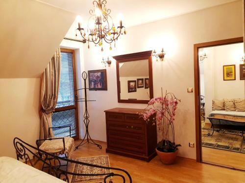 Hostal Penzion A Restauracia Toldi
