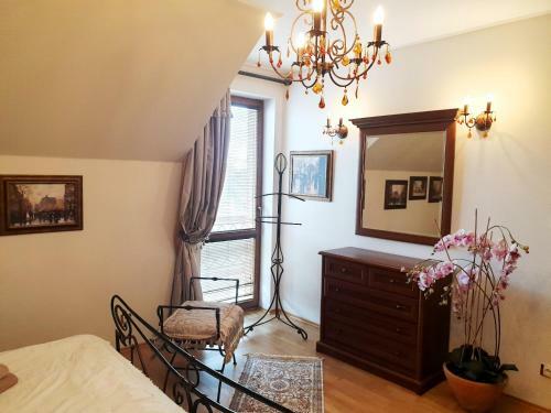 Hostal Penzion A Restauracia Toldi