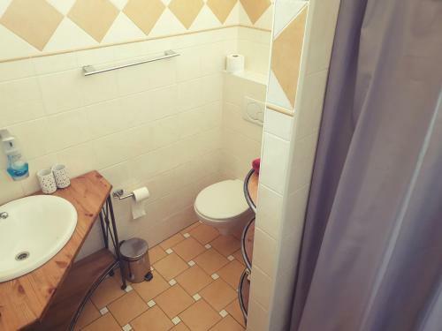 Hostal Penzion A Restauracia Toldi