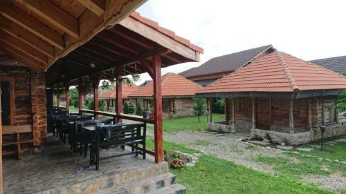 Lodge Satul Traditional