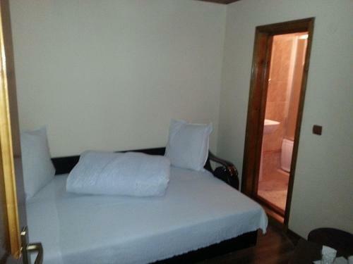 Hostal Pensiune La Becu