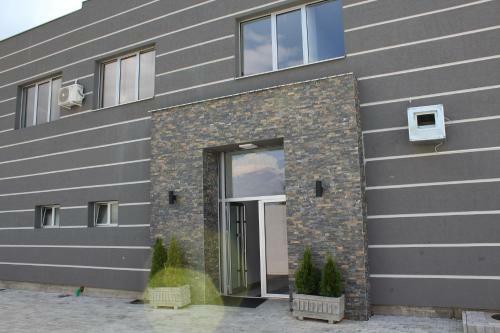 B&B Saradis