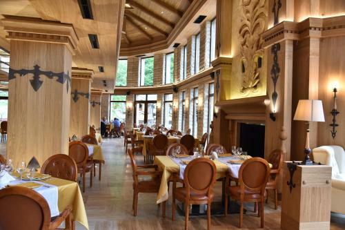Hotel Emrovic Raj