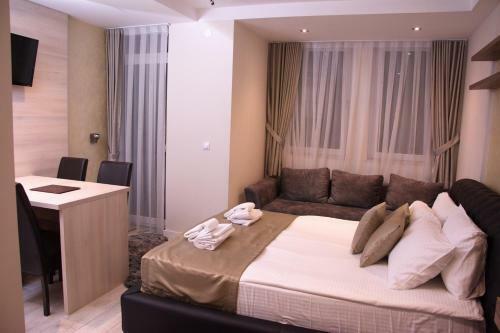 Hotel S