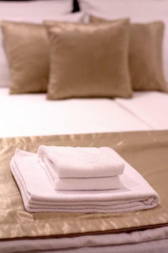 Hotel S
