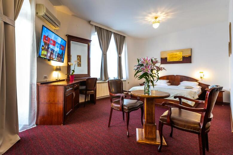 Hotel Royal Crown Garni
