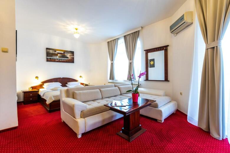Hotel Royal Crown Garni