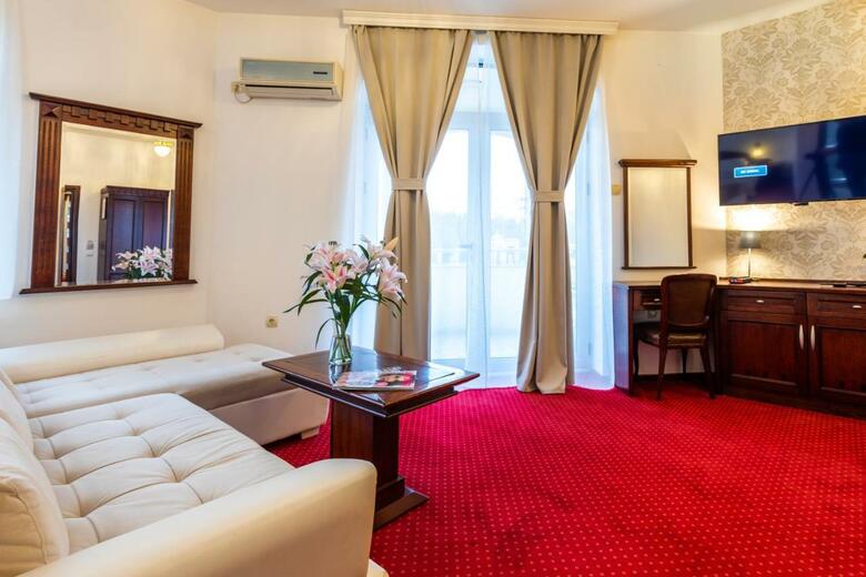 Hotel Royal Crown Garni