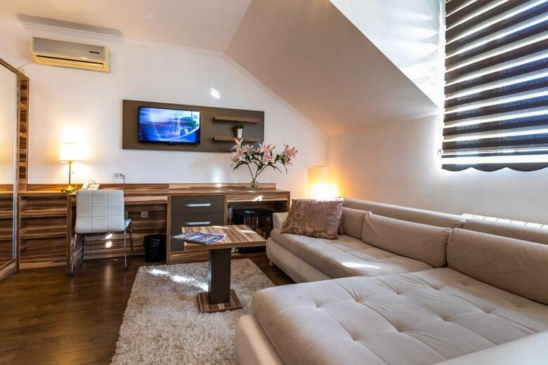 Hotel Royal Crown Garni