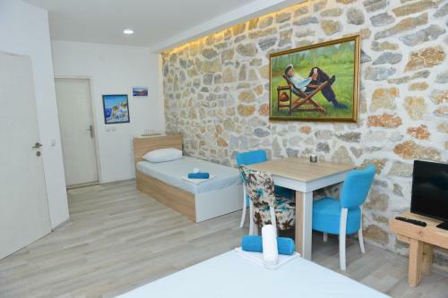 Hostal Rooms Ela Ela