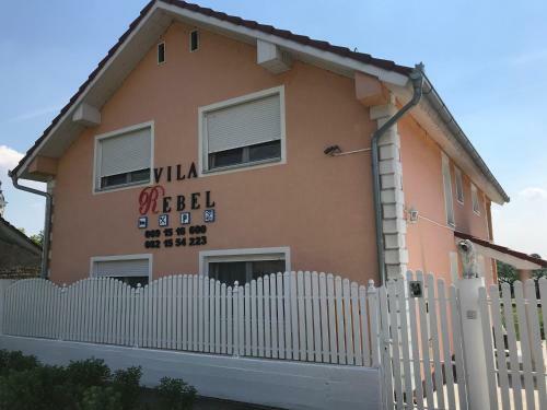 Hostal Guesthouse Rebel