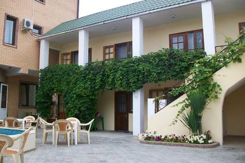 Hostal Briz Guest House