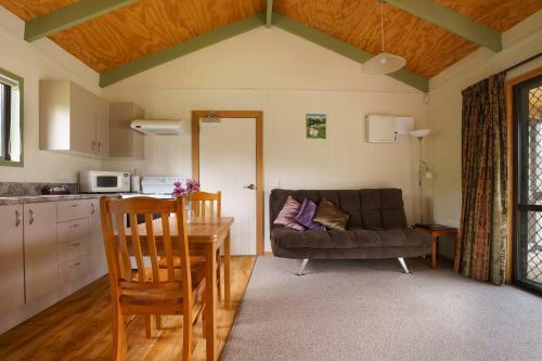 Longbourne Lodge Motel