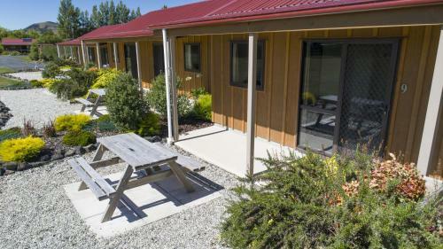 Longbourne Lodge Motel