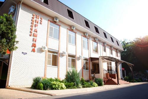 Hotel Gostinitsa Piramida