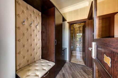 Azaria Hotel