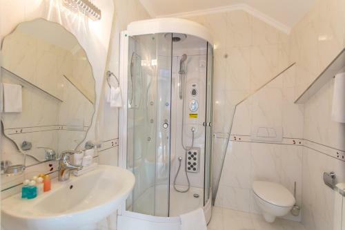 Hostal Residence Leonora