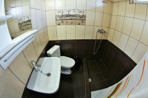 Hostal Lakoniya Guest House