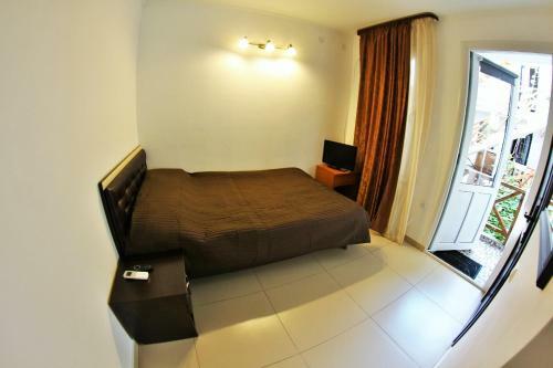 Hostal Lakoniya Guest House