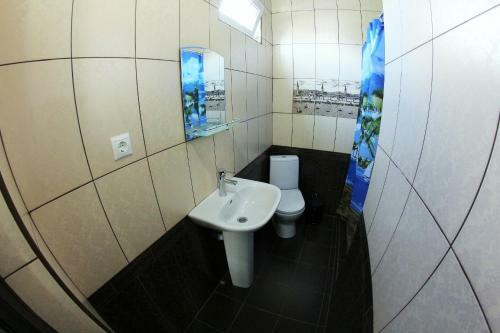 Hostal Lakoniya Guest House
