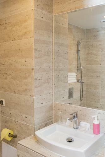 Hostal Dolce Vita Club