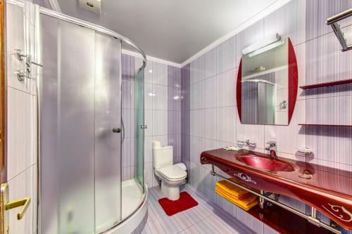 Hostal Ellina Guest House