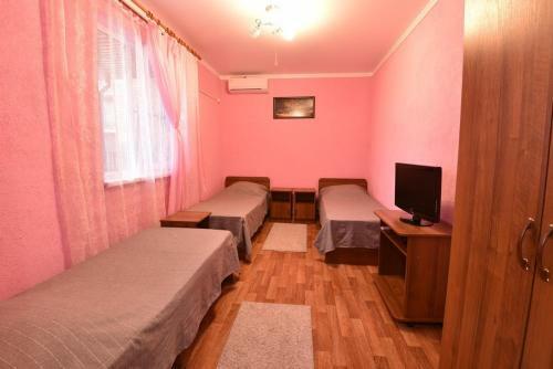 Hostal Dionis Guest House