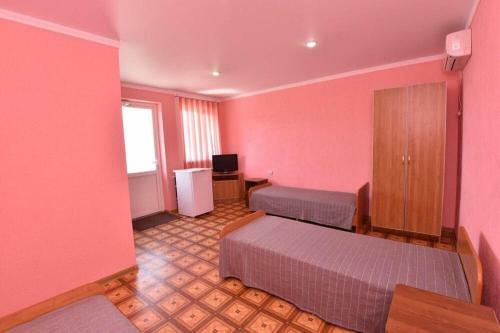 Hostal Dionis Guest House
