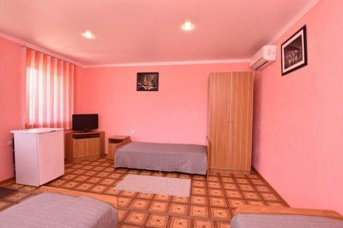 Hostal Dionis Guest House