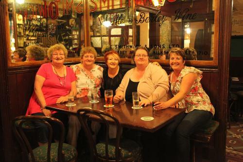 Bed & Breakfast Crotty's Pub & Accommodation