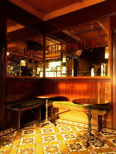 Bed & Breakfast Crotty's Pub & Accommodation