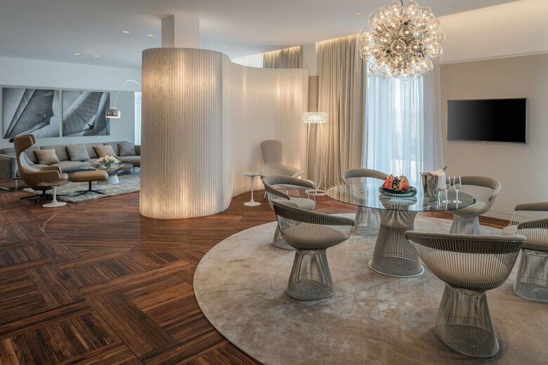 Crystal House Suite Hotel & Spa