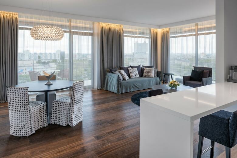 Crystal House Suite Hotel & Spa