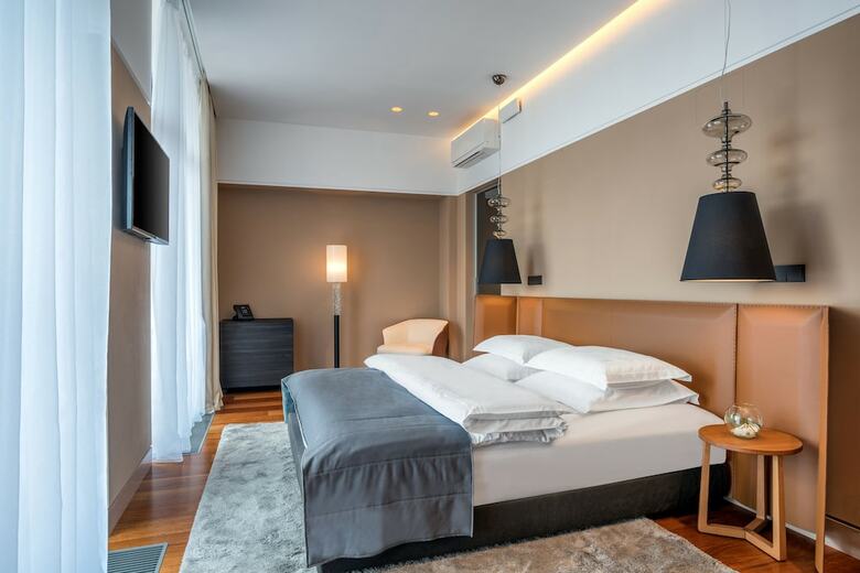 Crystal House Suite Hotel & Spa