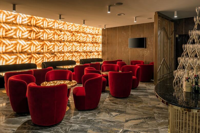 Crystal House Suite Hotel & Spa