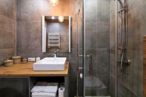 Apartment With River View (oktyabrskaya 57)