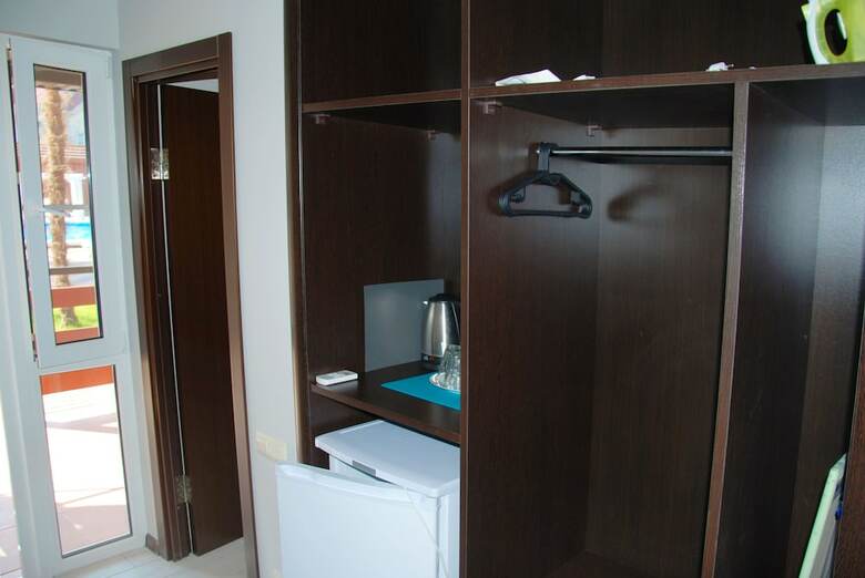 Hostal Hotel "peak Season"