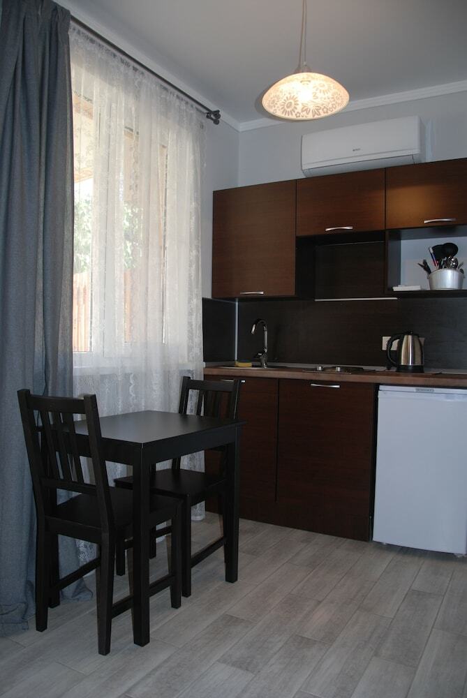 Hostal Hotel "peak Season"