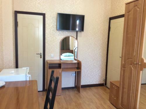 Hostal Jemchujina Guest House