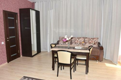 Hostal Jemchujina Guest House