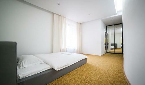 Gold Hotel